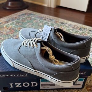 IZOD MENS RANGLEY SNEAKERS IN SZ 12, 11…NEW IN BOX!